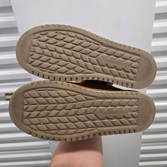 UGG Koolaburra Suede and Shearling Short Boots w/ Bows in Chestnut. Size 8 - Picture 11 of 11